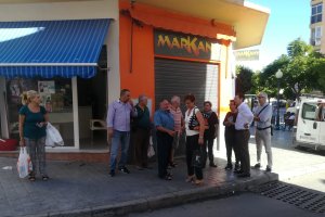 Visita de los socialistas al barrio de El Quemadero.