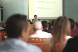 Ponencia del coronel Arturo Prieto en las jornadas organizadas en la sede de la UNED en Almería