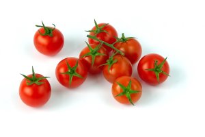 Imagen de bodegón de tomate cherry suelto rojo.