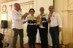 Ovación de gala para Don Paco y Luisi.