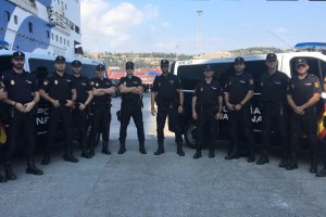 Foto de familia del primer grupo de la UPR de Almería enviado a Cataluña