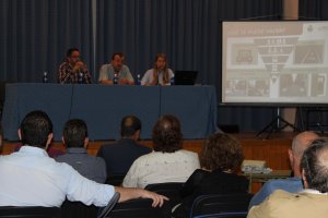 Reunión con los vecinos para escuchar sus propuestas.