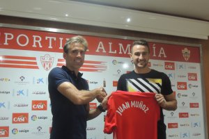 Miguel Corona nos presentó al goleador Juan Muñoz.