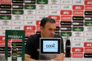 Salmerón en la sala de prensa de La Nueva Condomina.