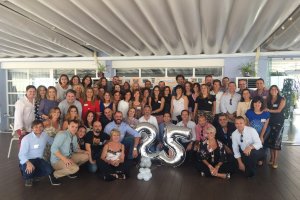 Muchos sentimientos y recuerdos en este grupo de exalumnos del colegio Stella Maris.