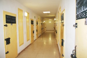 Interior de un módulo de internamiento en El Acebuche