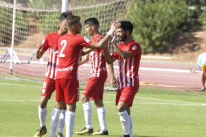 Chema celebra el segundo con sus compañeros.