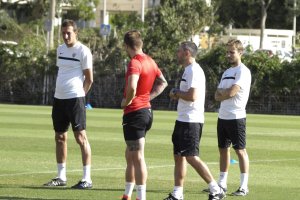 Ramis y el cuerpo técnico antes de iniciar la sesión.