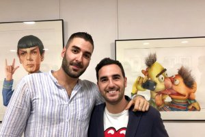 El ilustrador Antonio Lorente y el concejal de Cultura de Almería Carlos Sánchez, en la inauguración.