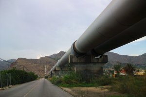 Imagen del acueducto Tajo-Segura a su paso por Orihuela.
