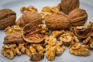 Las nueces son una buena fuente de magnesio.