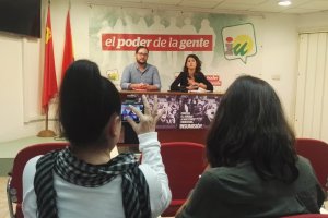 Rueda de prensa en la sede de IU.