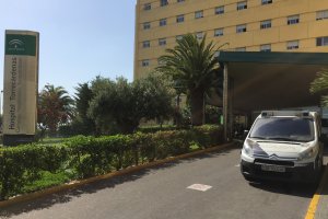 Patrullas de la Policía Nacional a las puertas de Torrecárdenas
