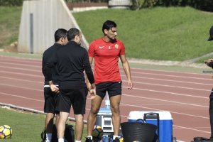 Tino Costa ha vuelto a quedarse al margen.