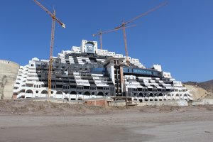 Hotel construido en la playa de El Algarrobico.
