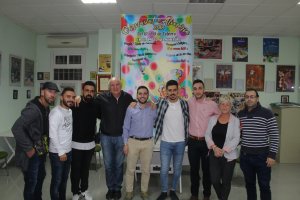 El concejal de Cultura, Carlos Sánchez; junto al presidente de FEMACA, Nicolás Castillo; el autor del cartel, Francisco Javier Martínez; y distintos 