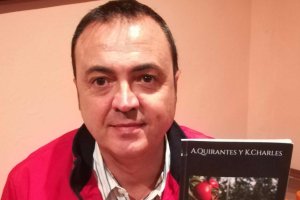Antonio Quirantes con su agrodiccionario