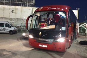 La expedición del Almería poco antes de salir del Carlos Belmonte rumbo a Almería.