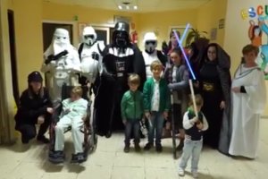 Imagen de la visita al hospital.