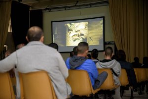 Proyección de la película 100 metros, ayer en el centro penitenciario de El Acebuche.