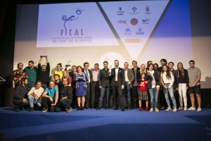 Foto de familia de los premiados ayer en la gala.