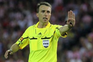 Un árbitro top en el fútbol europeo.