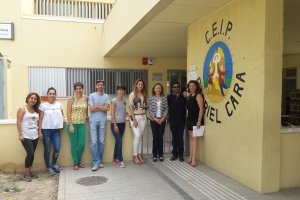 Visita de la delegada de Educación, Francisca Fernández, al centro roquetero.