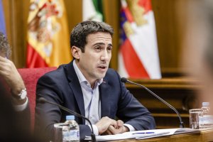 Diputado Óscar Liria durante el Pleno de ayer.