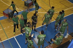 Piero dando instrucciones.