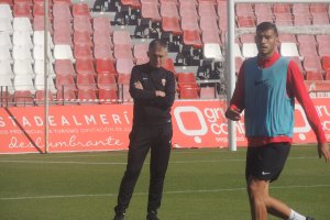 No te cruces de brazos con el Almería Lucas.