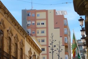 Medianera rehabilitada ya dentro de la primera convocatoria de ayudas que se realizó por el Ayuntamiento de Almería