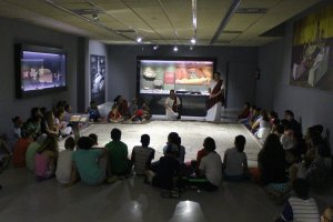 Visita de escolares ejidenses al mosaico romano de la colección arqueológica.