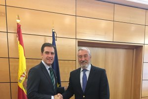 Miguel Ángel Castellón junto a Julio Gómez-Pomar en el encuentro