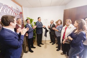 El alcalde de Canjáyar, Francisco Alonso, y Gabriel Amat han inaugurado el centro de día.