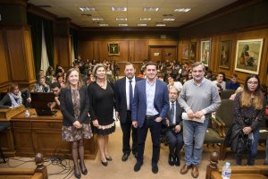 Pleno infantil con más de cien estudiantes.