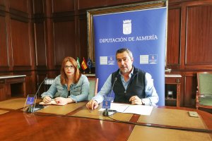 Los diputados socialistas Ángeles Castillo y Juan Antonio Lorenzo.