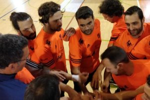 Los jugadores ejidenses haciendo piña.