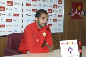 Verza en sala de prensa.