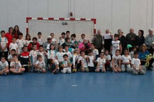 Foto de familia tras la convivencia.