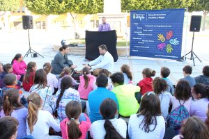 Alumnos de los centros escolares durante la representación teatral