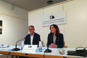 José Díaz, decano del Colegio de Arquitectos y Magdalena Cantero, pta. AVV "Casco Histórico"