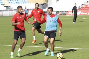 Joaquín, Verza y Tino Costa, durante el entrenamiento celebrada en el Estadio.