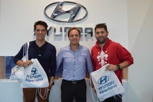 El concesionario Hyundai fue el punto de encuentro para los deportistas.