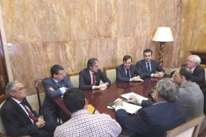 Primera toma de contacto del ministro con la Permanente de la Mesa del Tren.