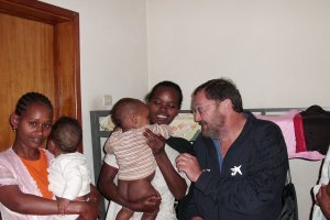 Francisco Molina, en una foto de su archivo personal, durante su labor en un centro de mujeres en Etiopía.