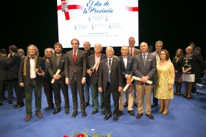 Galardonados junto al ministro, de la Serna, y Gabriel Amat, alcalde de Roquetas.