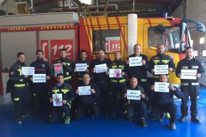 Bomberos del Levante lanzan mensajes contra la violencia hacia la mujer.