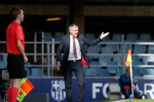 Lucas Alcaraz poniendo orden en el equipo.