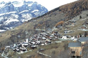 Imagen del pueblo de Albinen nevado. / Albinen