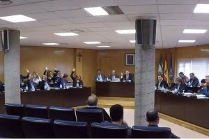 Concejales del PP, en el momento de votar a favor de los presupuestos para 2018 que se debatieron en el Pleno celebrado este lunes.